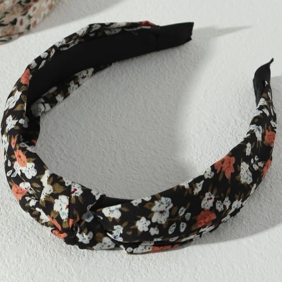 New 4pcs Flower Print Knot plus one white headband - Picture 3 of 5